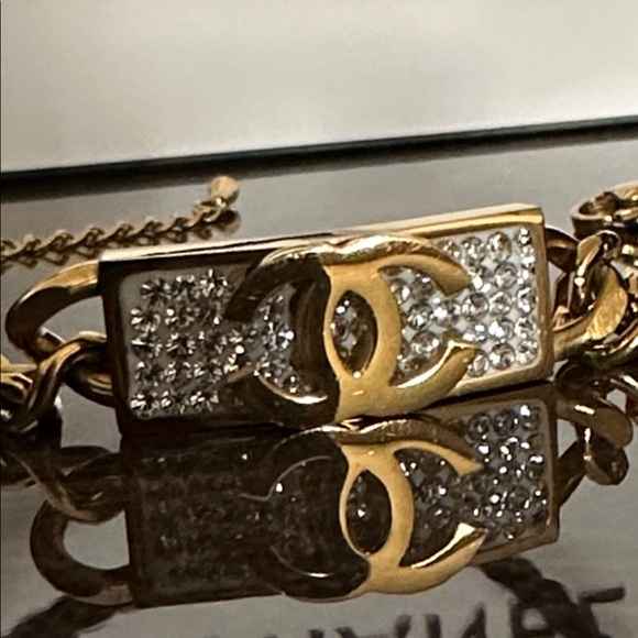 Gold Chain Bracelet with Crystal Detail - Picture 4 of 9